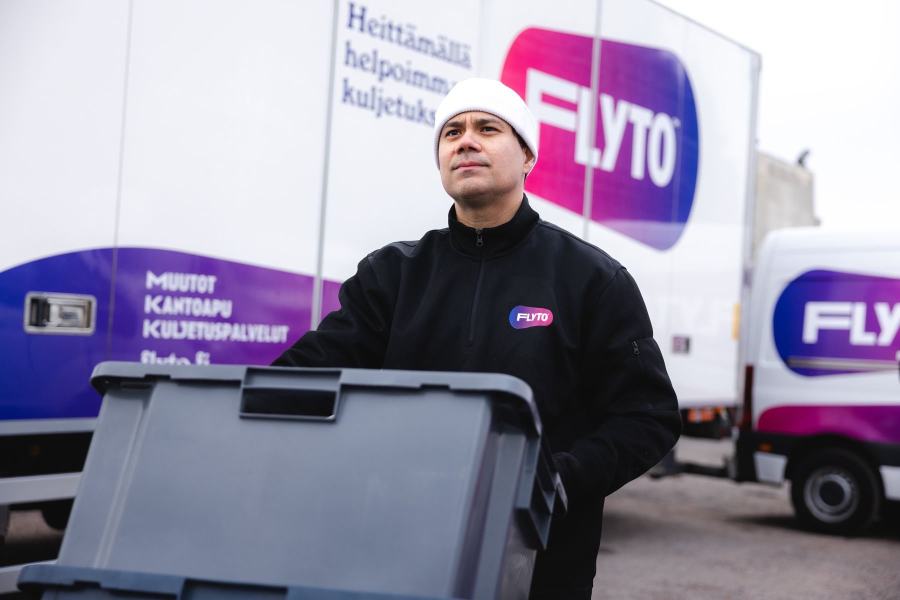 Flyto team carrying office furniture